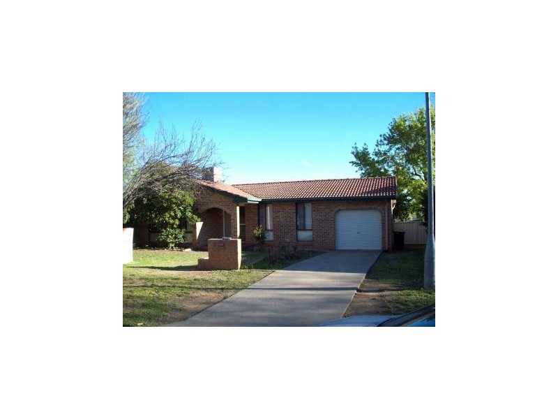 5 Woodbury Way, Tamworth NSW 2340