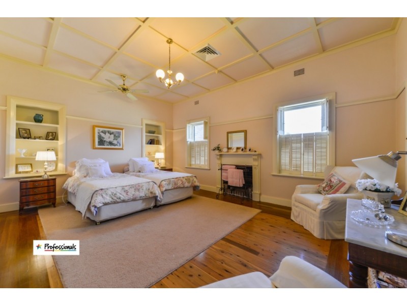 98 Upper Street, East Tamworth NSW 2340