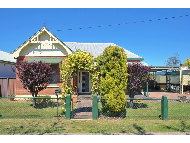 105 Johnston Street, Tamworth NSW 2340