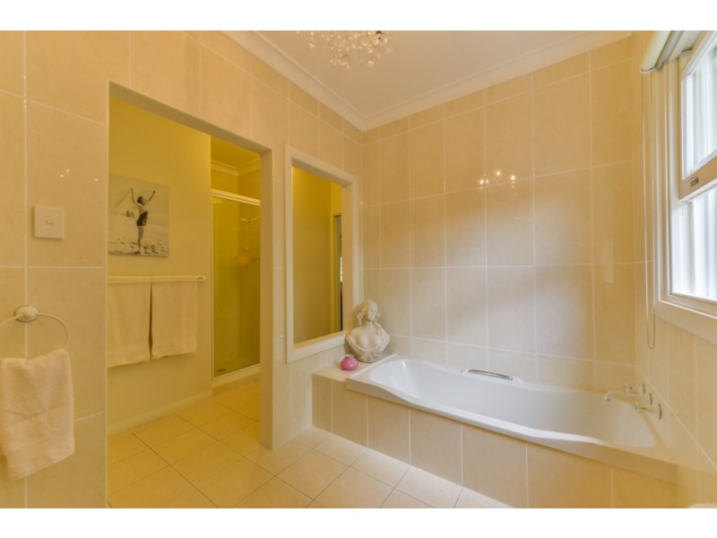 18 Golf Street, Tamworth NSW 2340