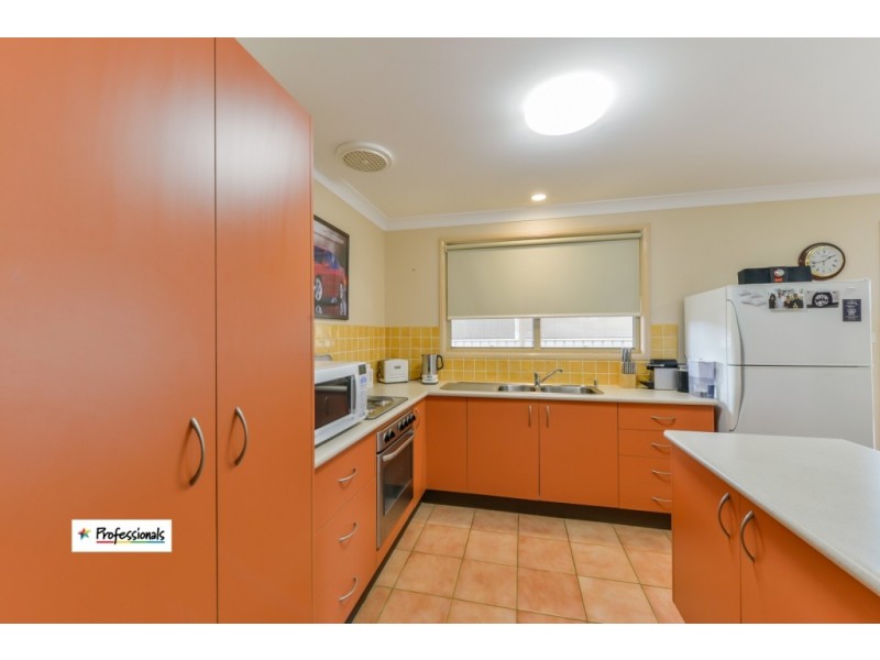 4 Giles Place, Tamworth NSW 2340