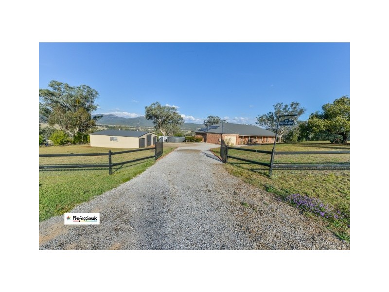 202 Catherine Way, Tamworth NSW 2340
