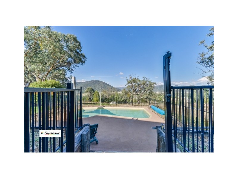 202 Catherine Way, Tamworth NSW 2340