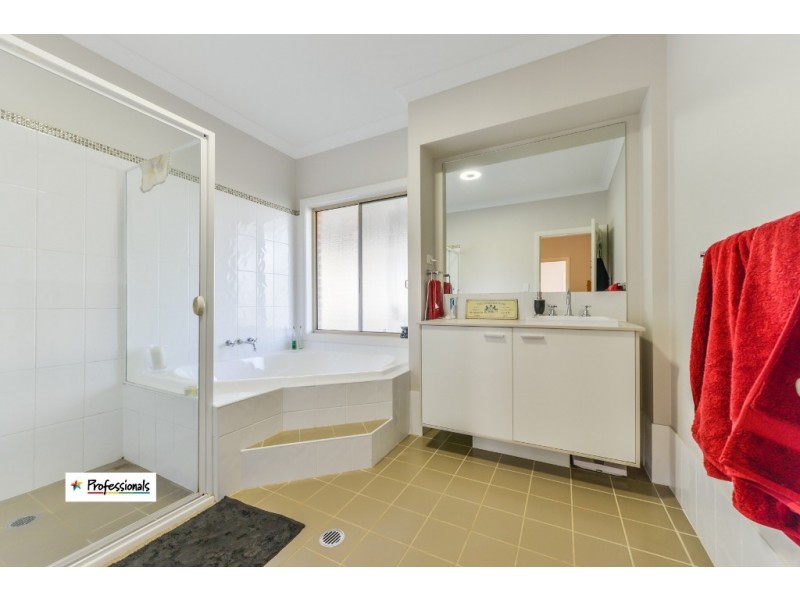 202 Catherine Way, Tamworth NSW 2340