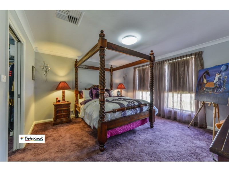 19 Carnegie Place, Tamworth NSW 2340