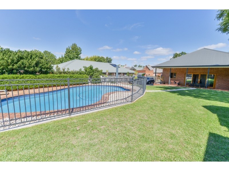 64 Napier Street, Tamworth NSW 2340