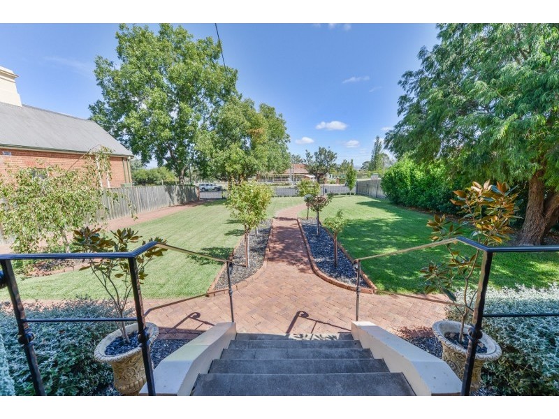 64 Napier Street, Tamworth NSW 2340