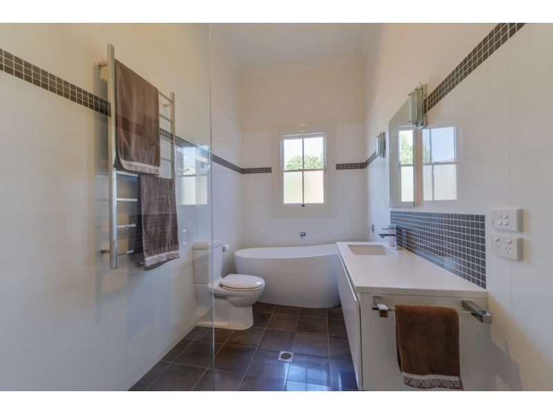 64 Napier Street, Tamworth NSW 2340