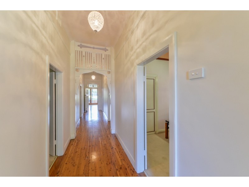 64 Napier Street, Tamworth NSW 2340