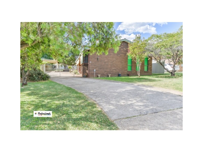 28 Lancaster Ave, Tamworth NSW 2340