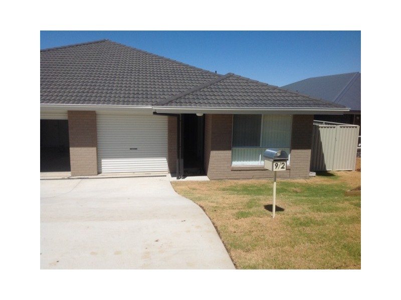 2/9 Kaputar Close, Tamworth NSW 2340
