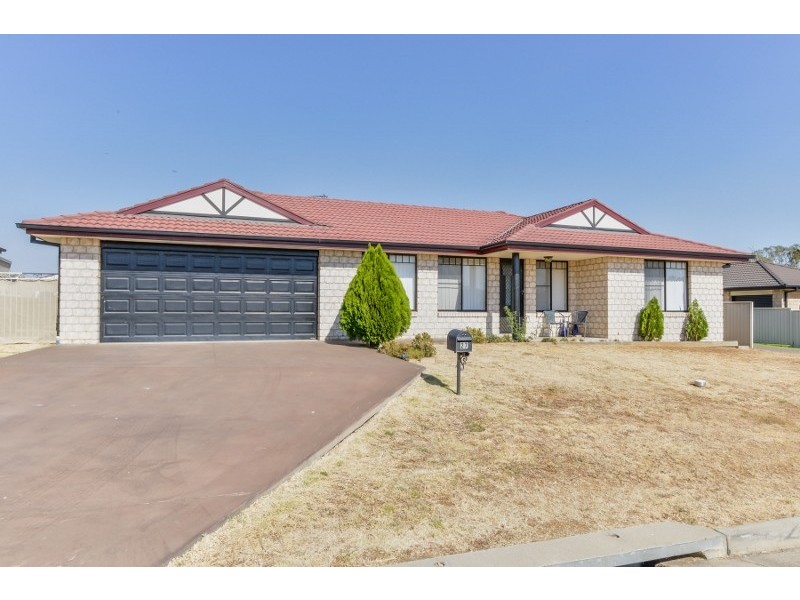 27 Warburton Drive, Tamworth NSW 2340