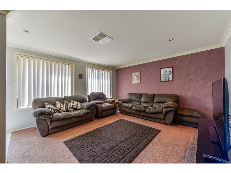 27 Warburton Drive, Tamworth NSW 2340