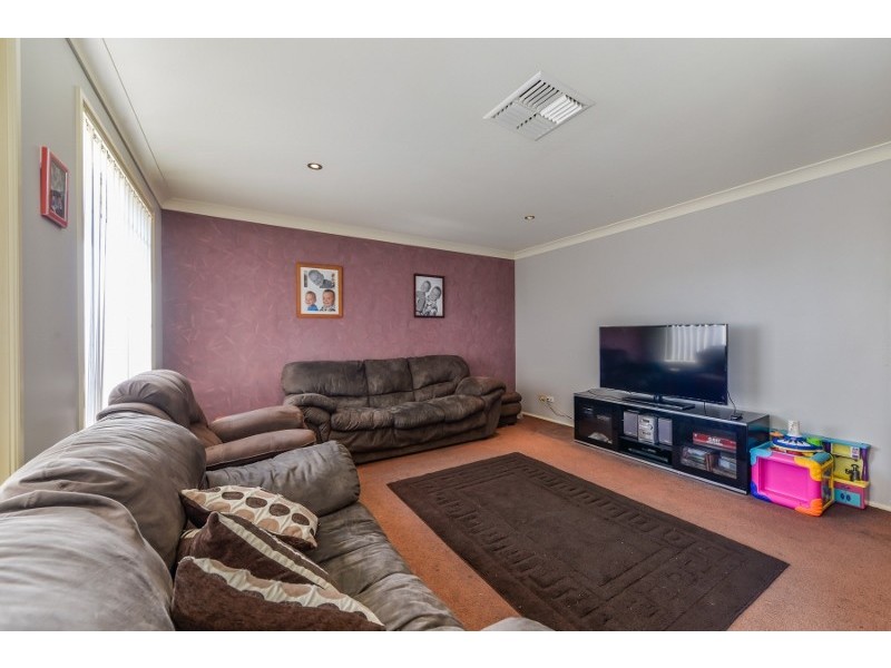 27 Warburton Drive, Tamworth NSW 2340