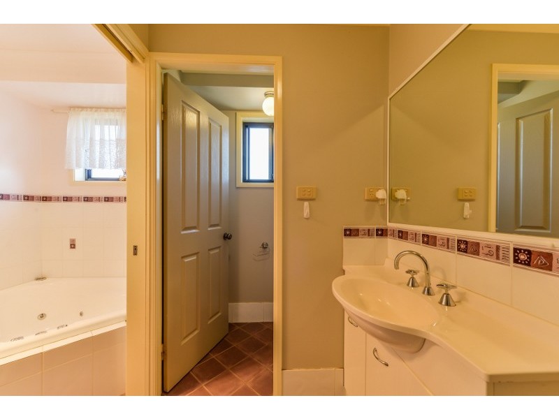 27 Warburton Drive, Tamworth NSW 2340