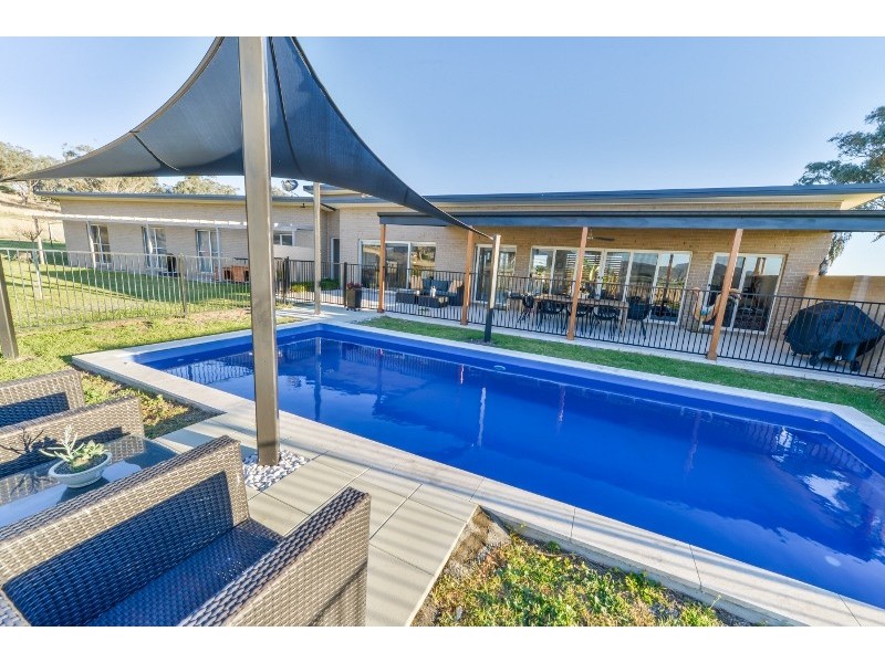 1234 Manilla Road, Tamworth NSW 2340