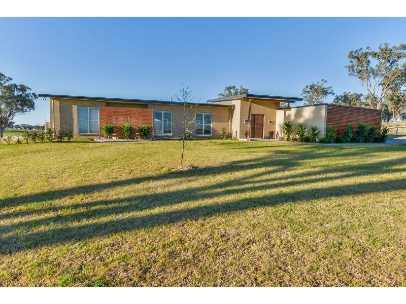 1234 Manilla Road, Tamworth NSW 2340