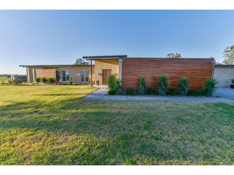 1234 Manilla Road, Tamworth NSW 2340