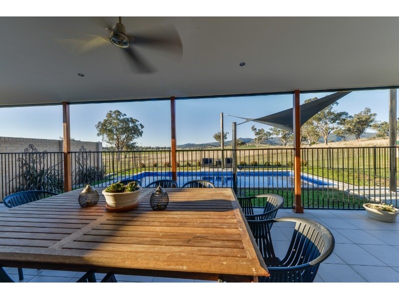1234 Manilla Road, Tamworth NSW 2340