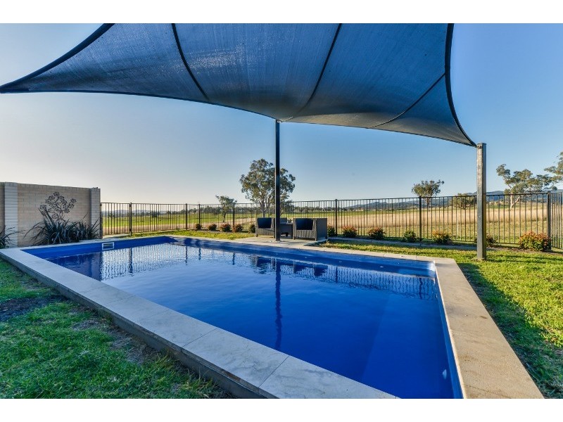 1234 Manilla Road, Tamworth NSW 2340