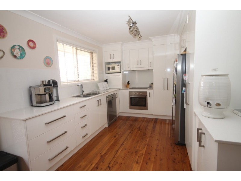 25 Minnamurra Crescent, Tamworth NSW 2340