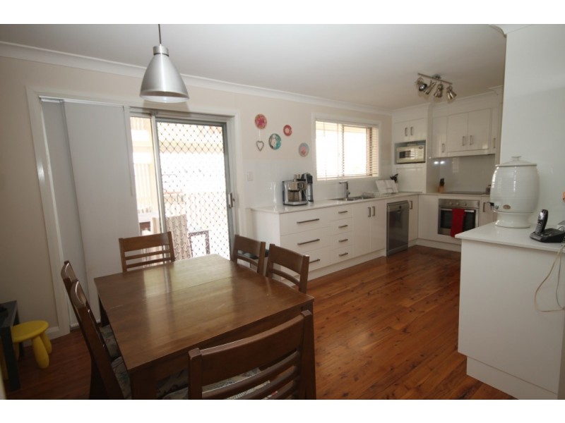 25 Minnamurra Crescent, Tamworth NSW 2340