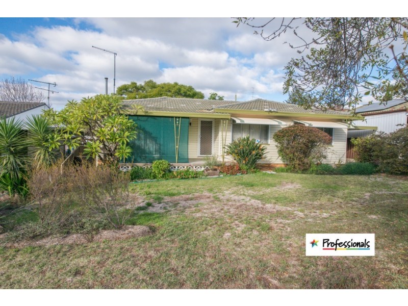 77 Oak Street, Tamworth NSW 2340