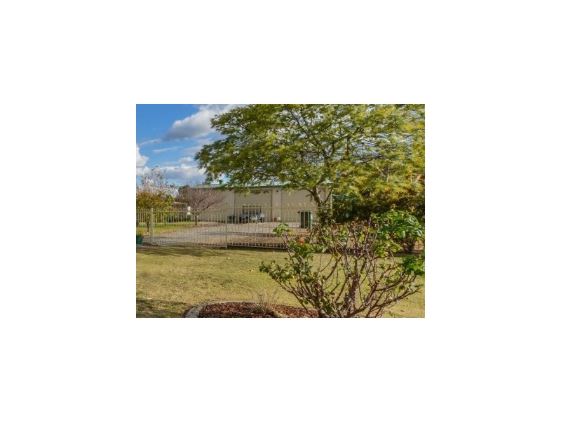 6 Garden Street, Kootingal NSW 2352