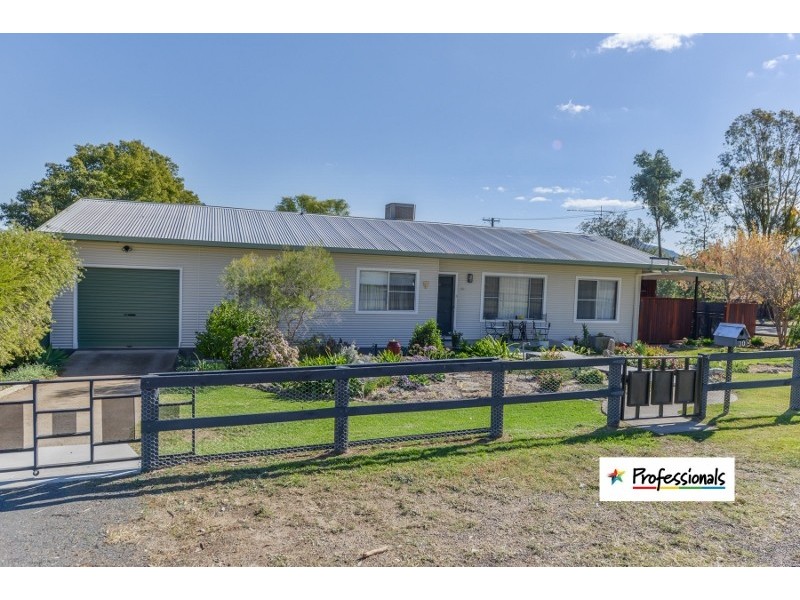 30 Denman Avenue, Kootingal NSW 2352