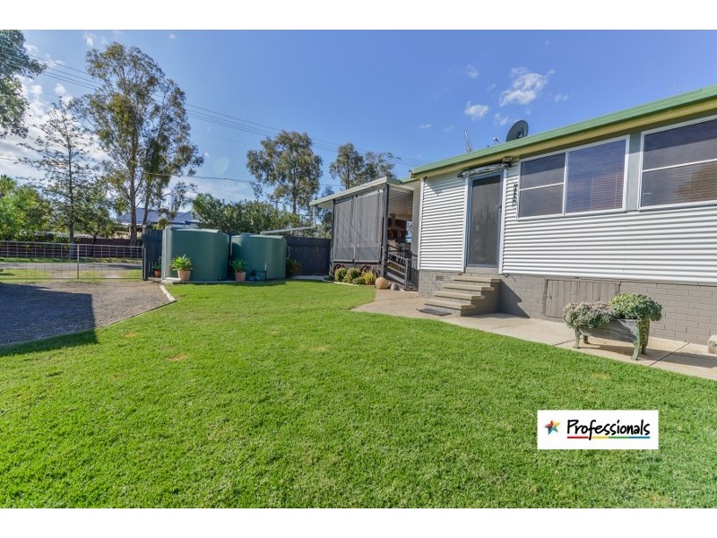 30 Denman Avenue, Kootingal NSW 2352