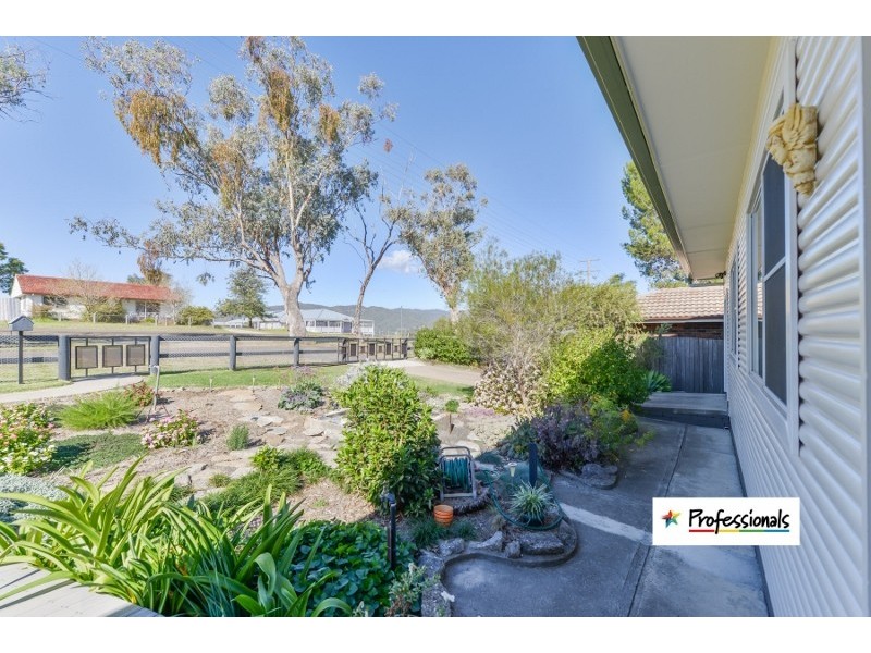 30 Denman Avenue, Kootingal NSW 2352