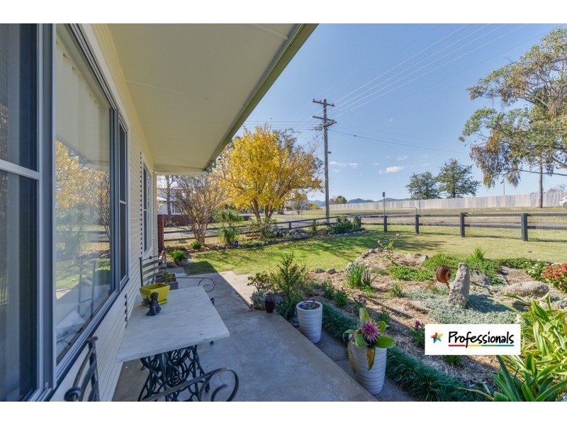 30 Denman Avenue, Kootingal NSW 2352