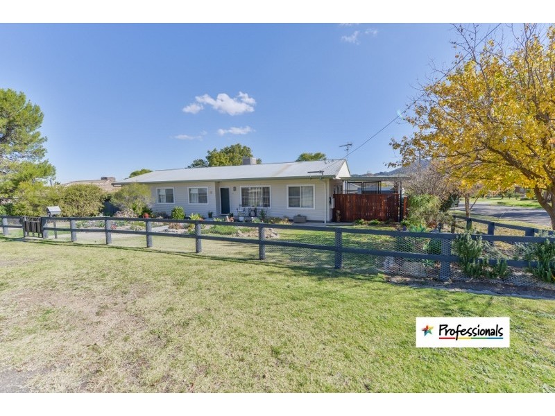 30 Denman Avenue, Kootingal NSW 2352