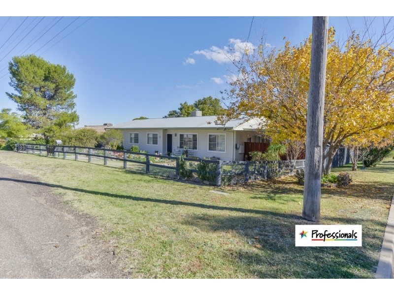 30 Denman Avenue, Kootingal NSW 2352
