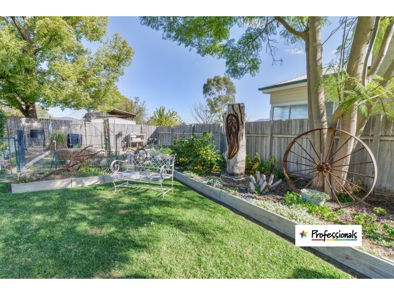 30 Denman Avenue, Kootingal NSW 2352