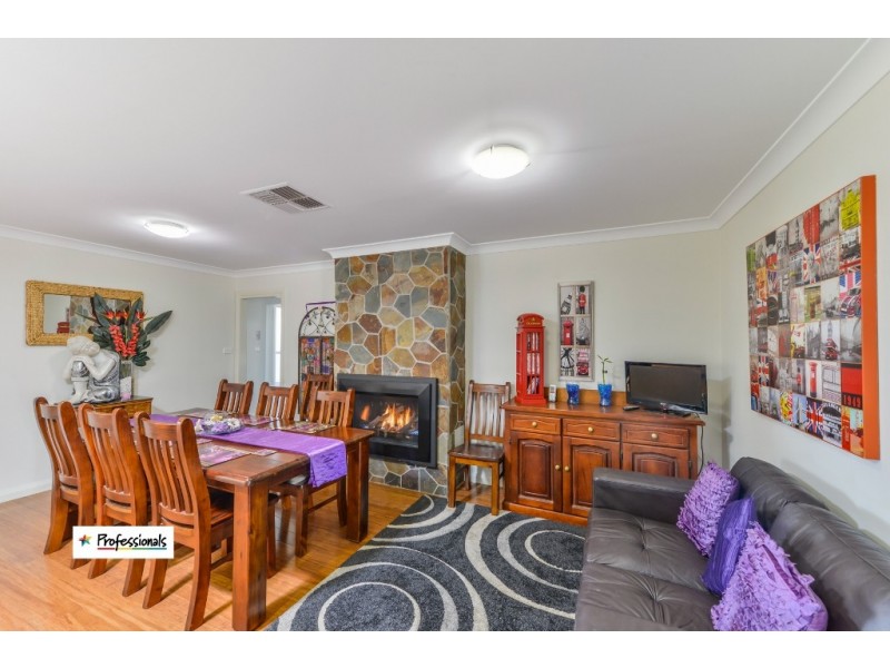 19 Carnegie Place, Tamworth NSW 2340