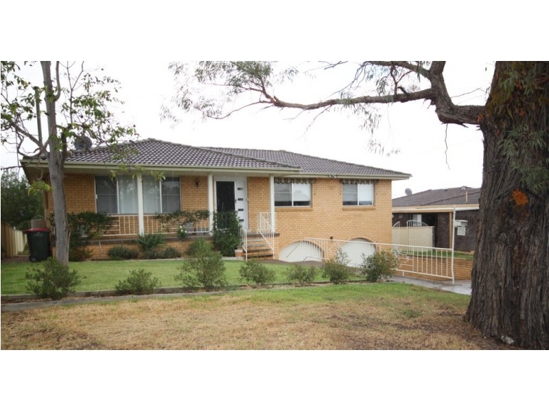 25 Minnamurra Cres, Tamworth NSW 2340