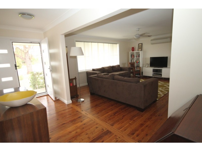 25 Minnamurra Cres, Tamworth NSW 2340