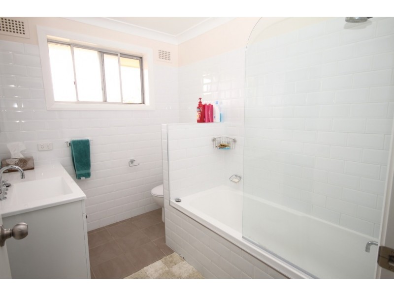 25 Minnamurra Cres, Tamworth NSW 2340