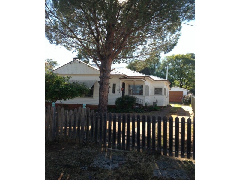 16 Raglan Street, Tamworth NSW 2340