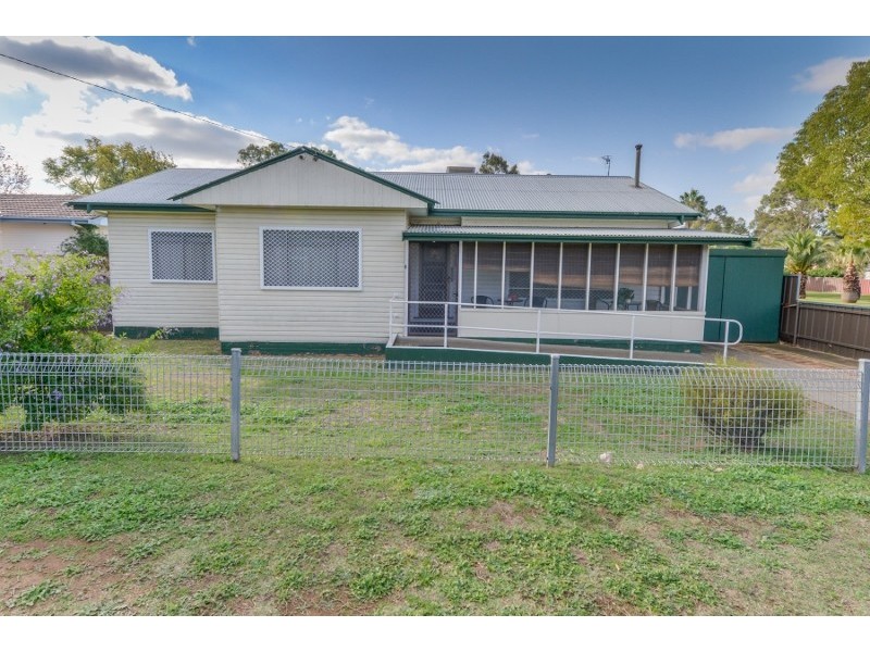 17 Oak Street, Tamworth NSW 2340