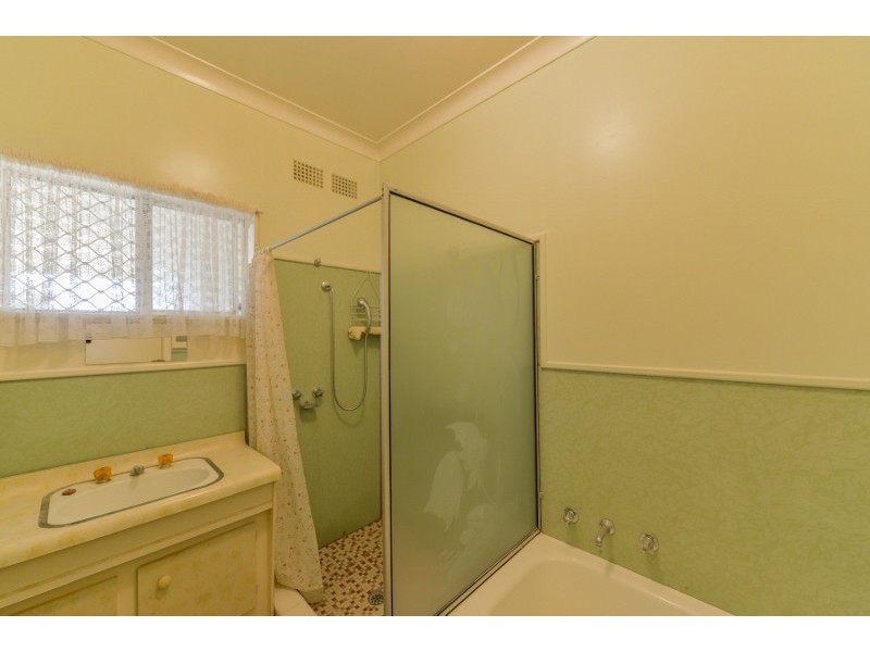 17 Oak Street, Tamworth NSW 2340