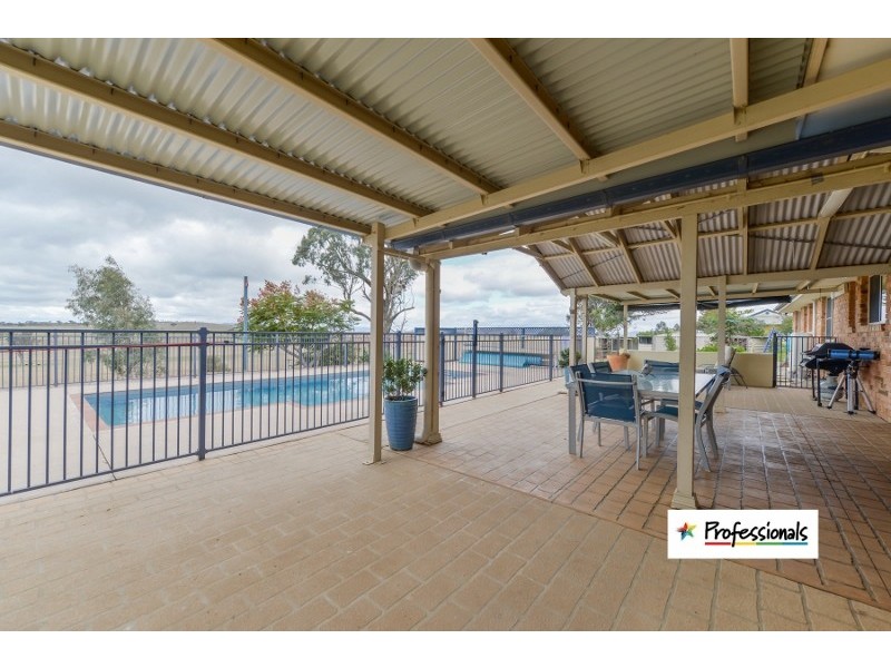 15 Lawrence Avenue, Tamworth NSW 2340