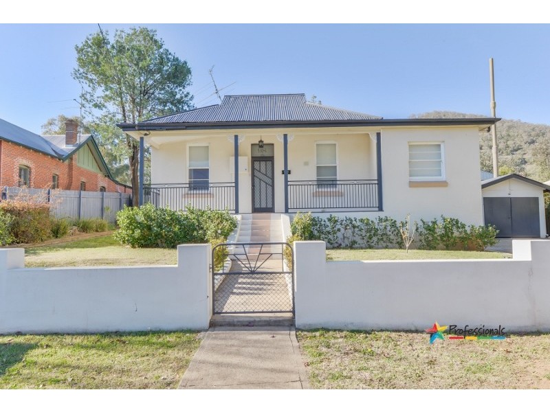 98 Napier Street, Tamworth NSW 2340