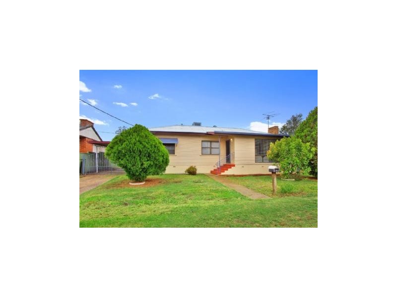 8 Patterson Street, Tamworth NSW 2340