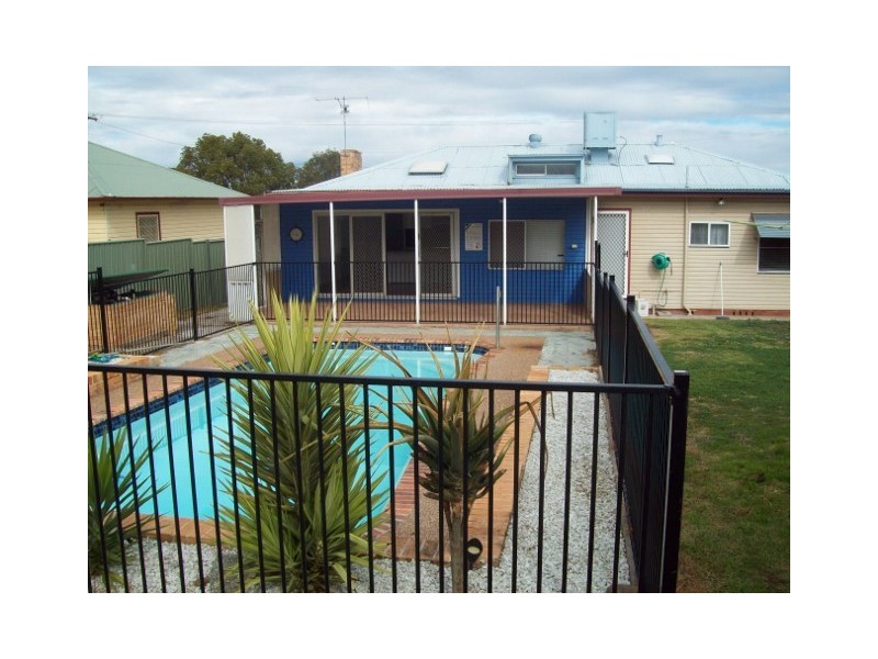 8 Patterson Street, Tamworth NSW 2340