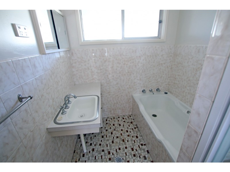 24 Dolphin Avenue, Taree NSW 2430