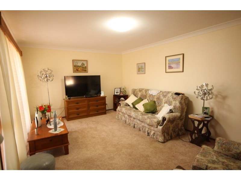 6 Laurina Close, Old Bar NSW 2430
