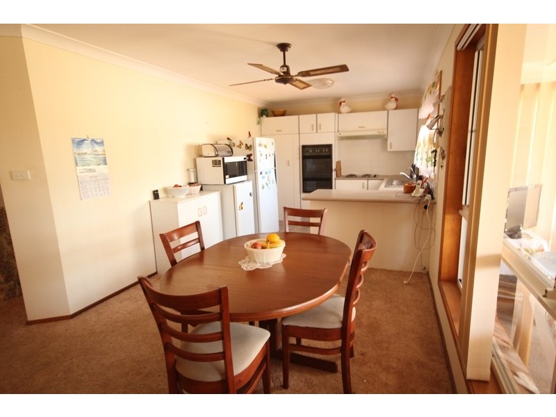 6 Laurina Close, Old Bar NSW 2430