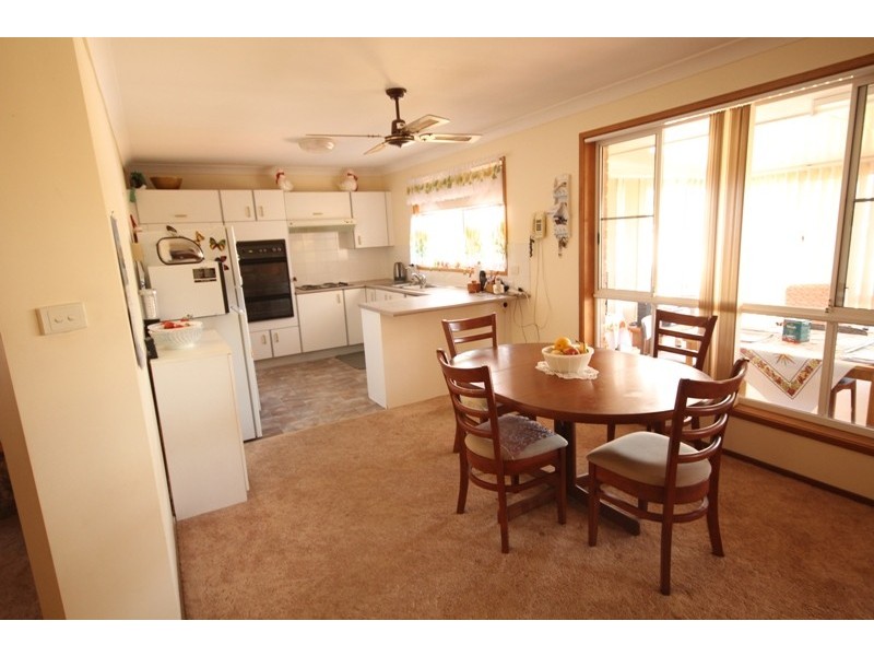 6 Laurina Close, Old Bar NSW 2430